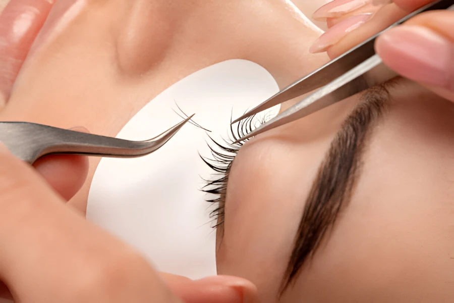 Hybrid Eyelash Extensions